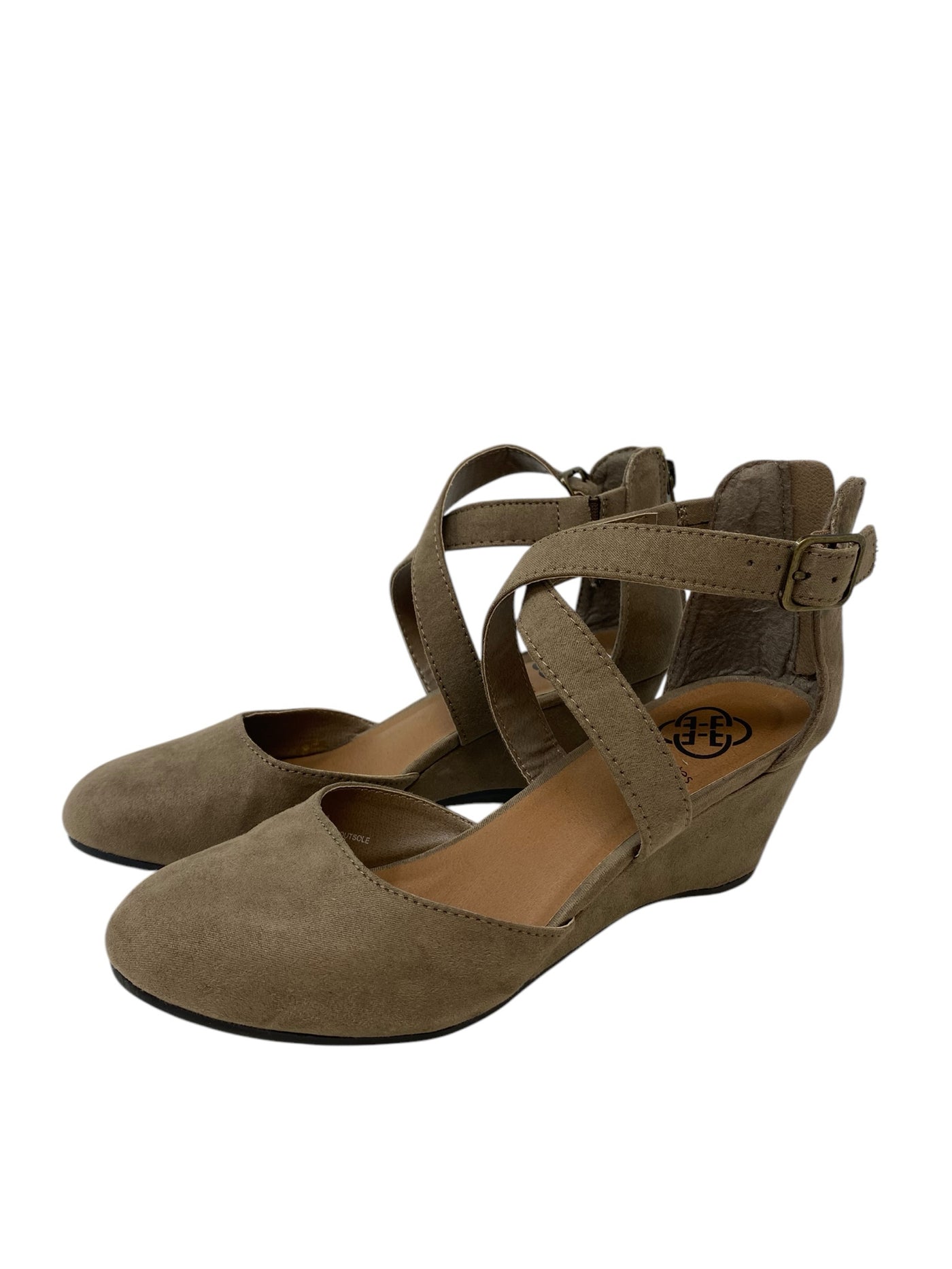 Daisy Fuentes Women Size 7 Taupe Wedge